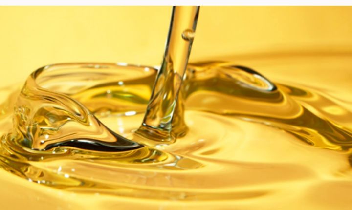 Oil based anti-caking additives Oil based anti-caking additives